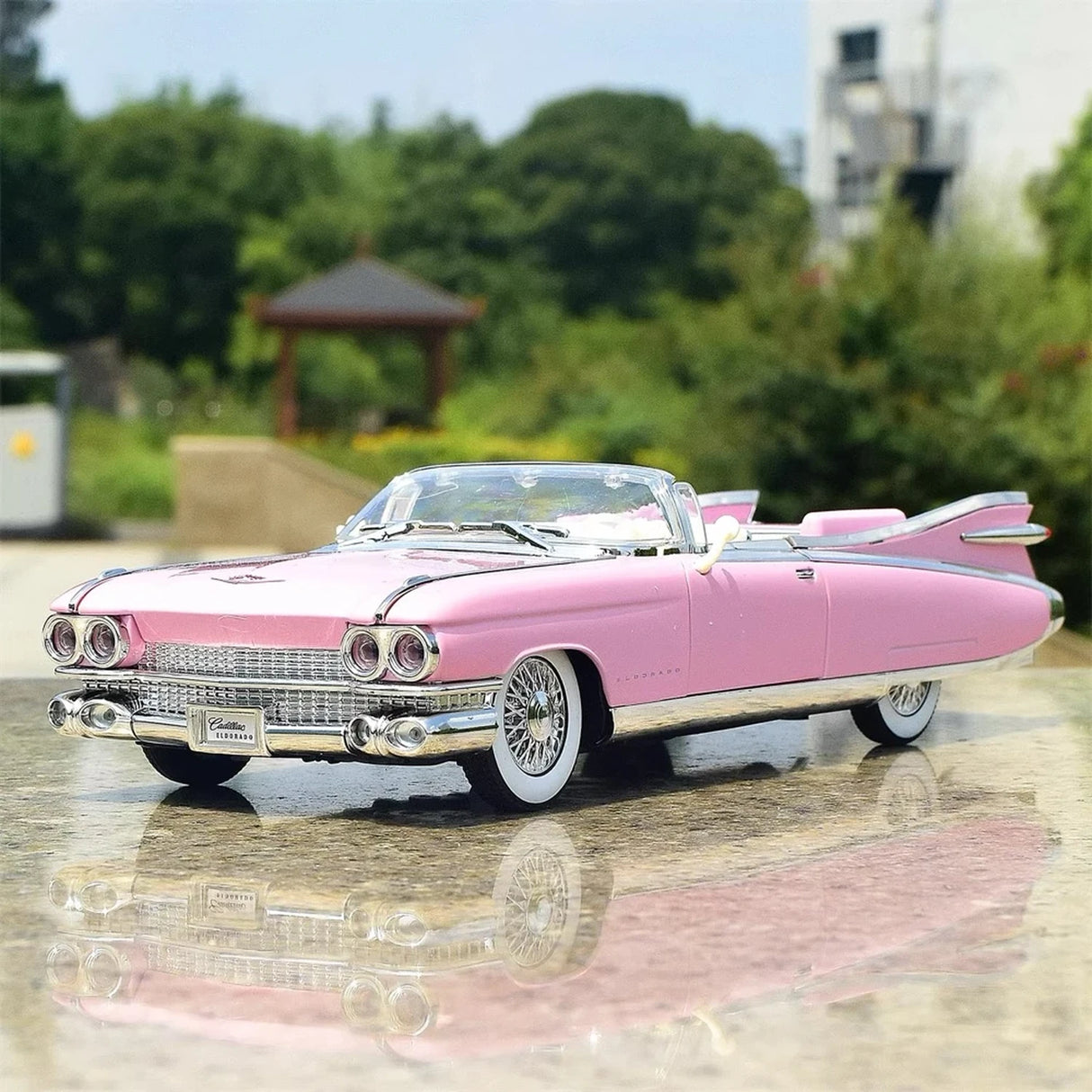 Cadillac 1959 Series 62 Eldorado Biarritz Pink 1:24 – Diecast Display Model Die-Cast