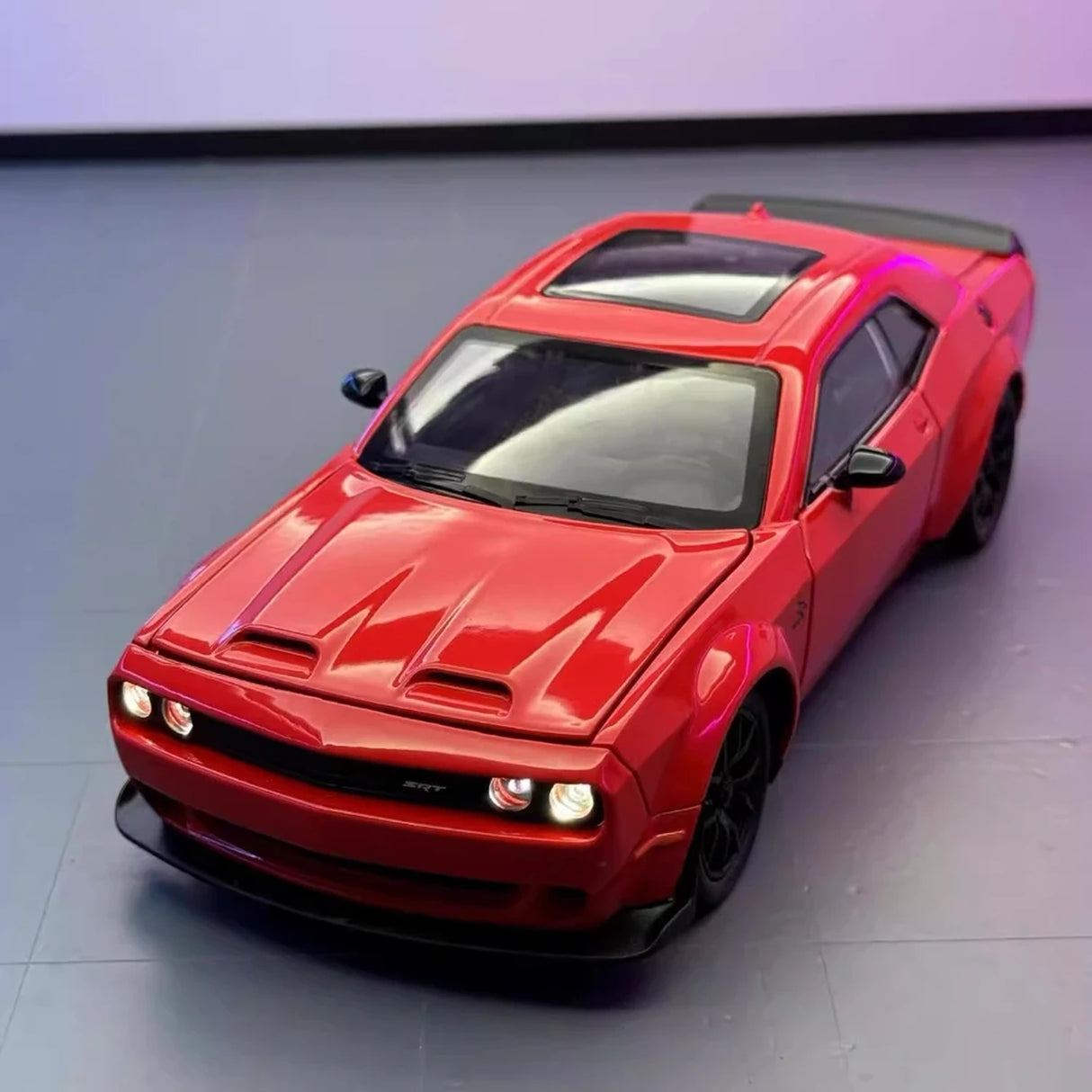 Dodge 2018 Challenger SRT Hellcat Red 1:24 – Modello espositivo in pressofusione
