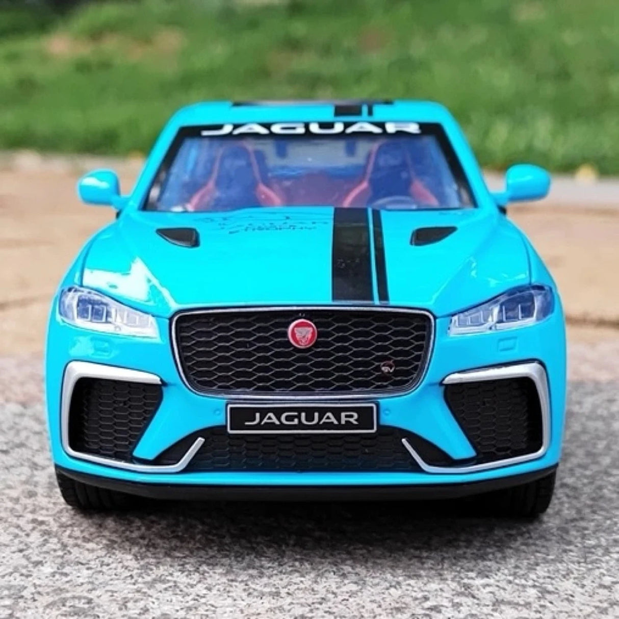 Jaguar 2016 F-PACE Blue 1:24 – Diecast Display Model Die-Cast