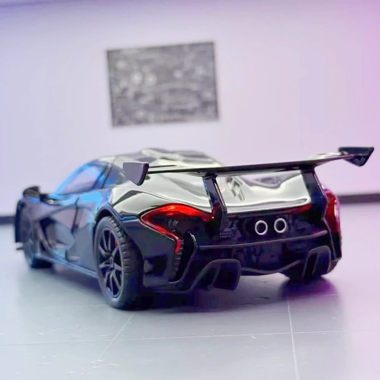 McLaren 2013 P1 Black 1:24 – Diecast Display Model Die-Cast