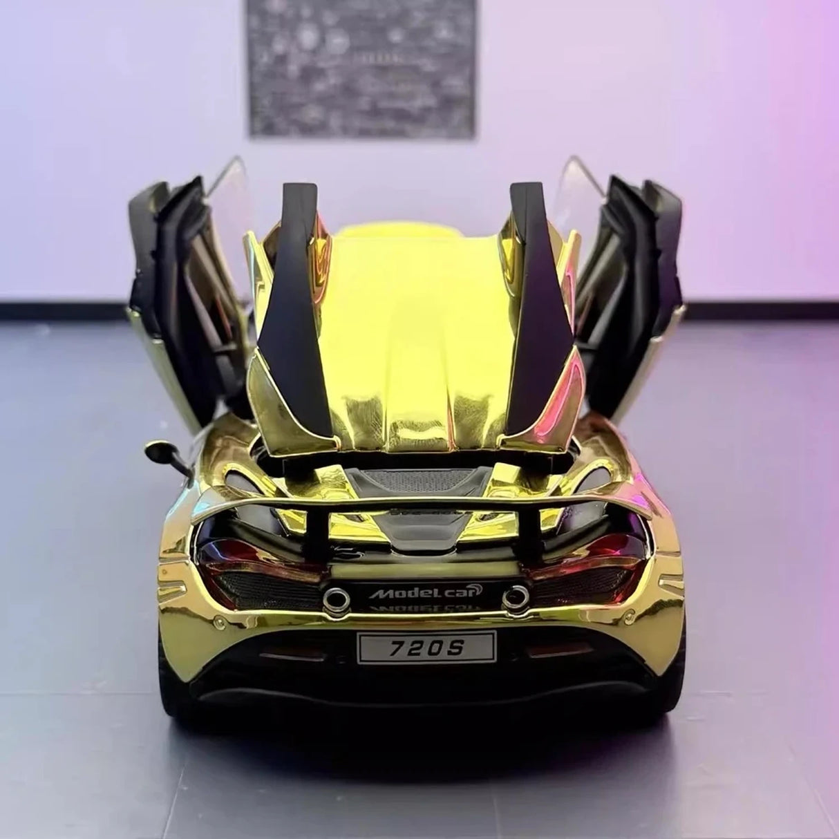 McLaren 2017 720S Gold 1:24 – Model wyświetlacza odlewany z metalu