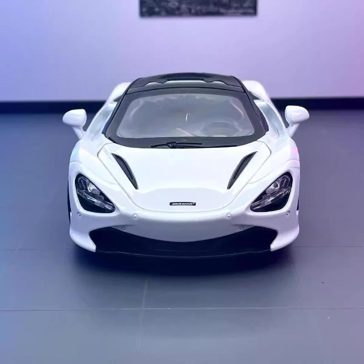 McLaren 2017 720S White 1:24 – Diecast Display Model Die-Cast