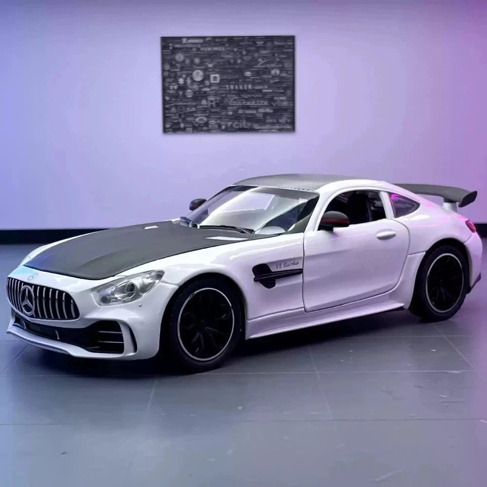 Mercedes-AMG 2018 GT R White 1:24 – model wyświetlacza odlewany