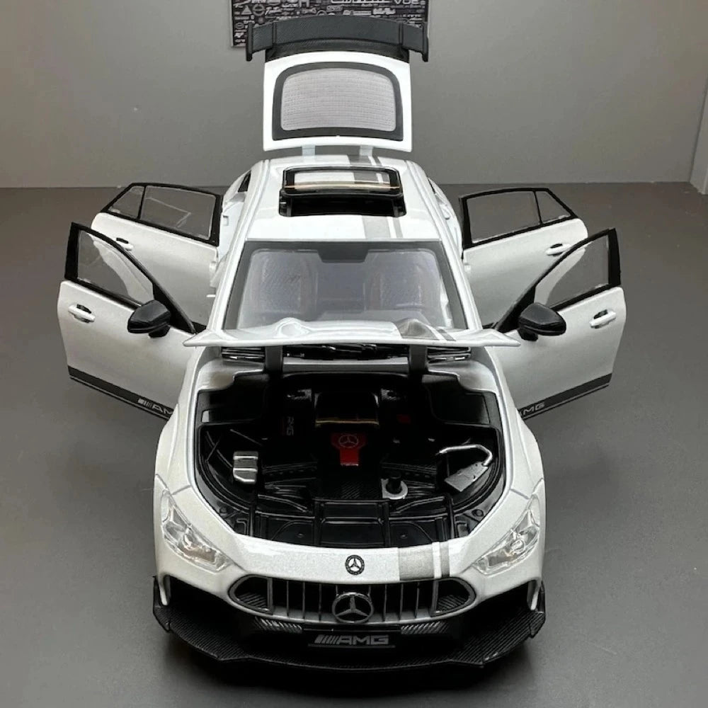 Mercedes-AMG 2018 GT63 White 1:24 – Diecast Display Model Die-Cast