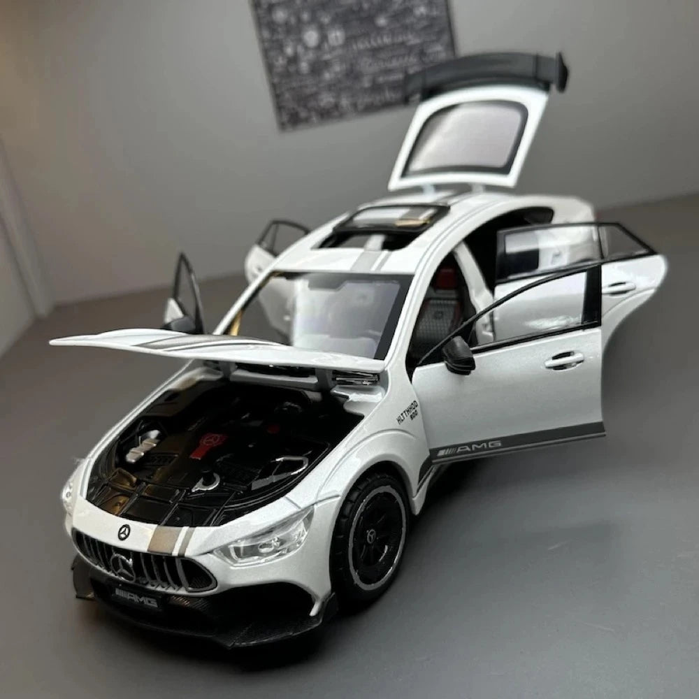 Mercedes-AMG 2018 GT63 White 1:24 – Diecast Display Model Die-Cast