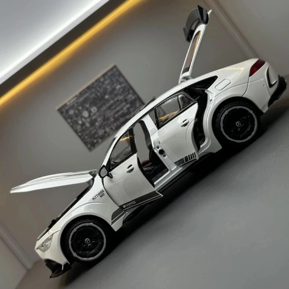 Mercedes-AMG 2018 GT63 White 1:24 – Diecast Display Model Die-Cast