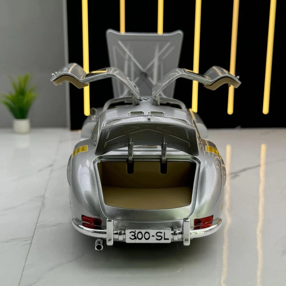 Mercedes-Benz 1954 300SL Silver #35 1:24 diecast display model - view 9