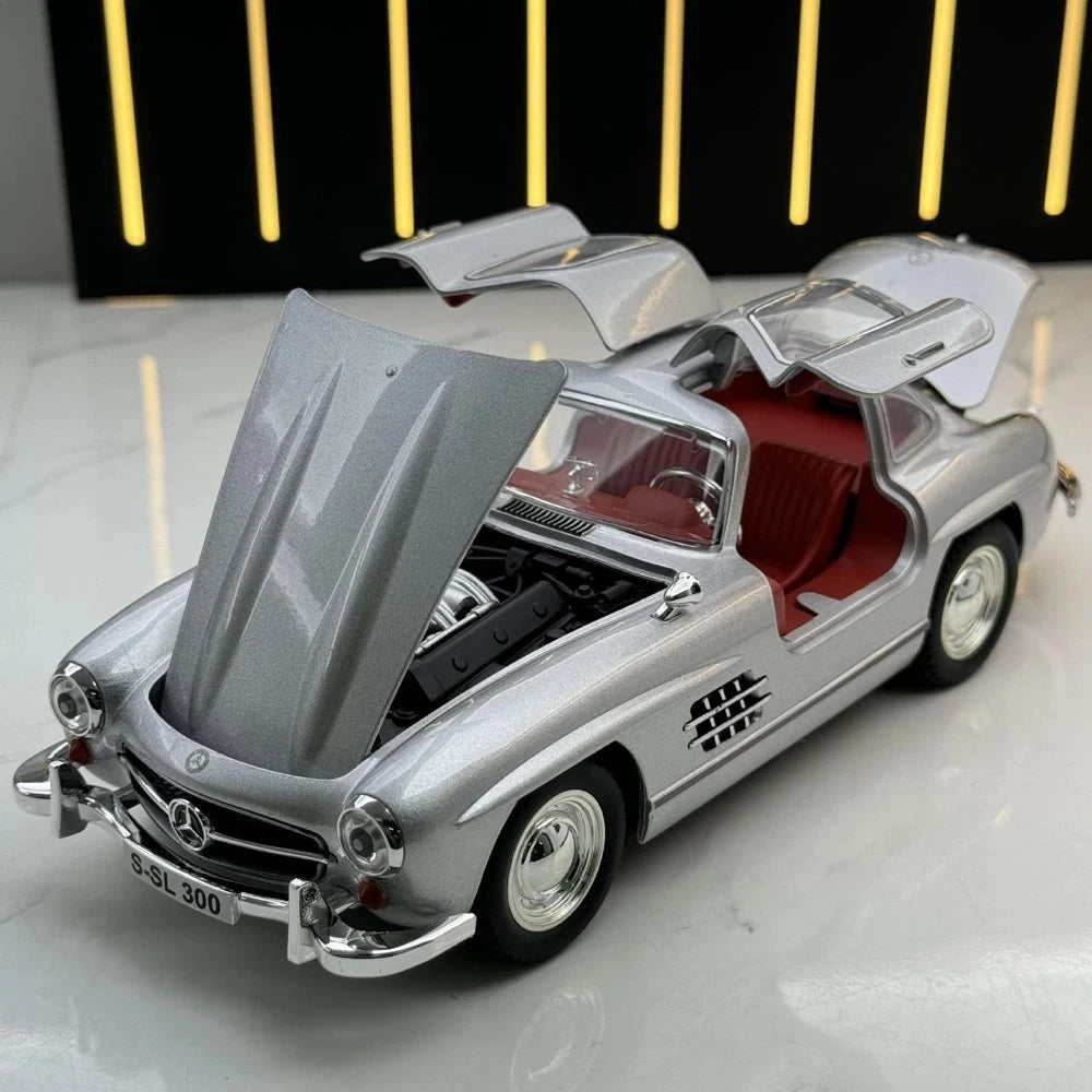 Mercedes-Benz 1954 300SL Silver 1:24 – Valuvalettu näyttömalli
