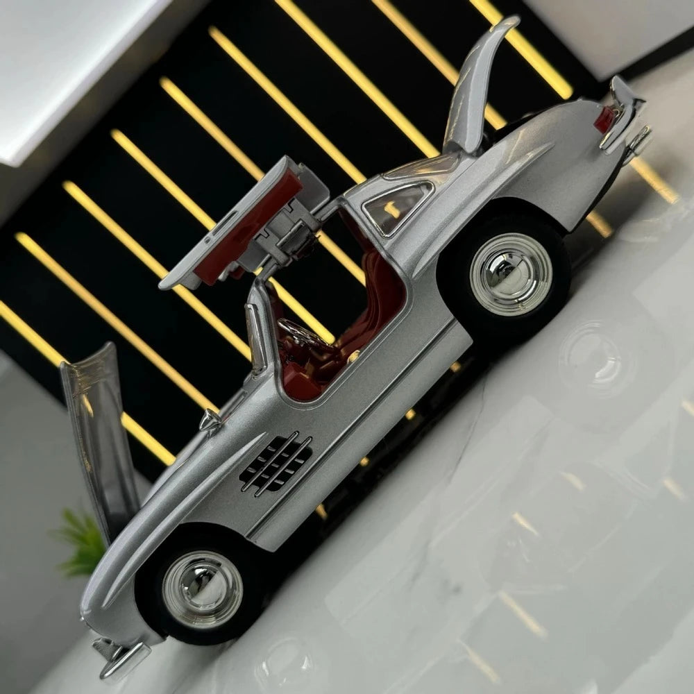 Mercedes-Benz 1954 300SL Silver 1:24 – Valuvalettu näyttömalli