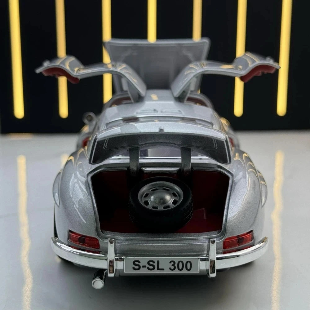 Mercedes-Benz 1954 300SL Silver 1:24 – Valuvalettu näyttömalli
