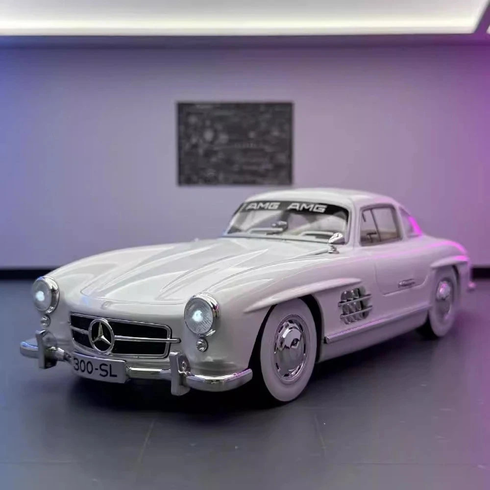 Mercedes-Benz 1954 300SL White 1:24 – Valuvalettu näyttömalli
