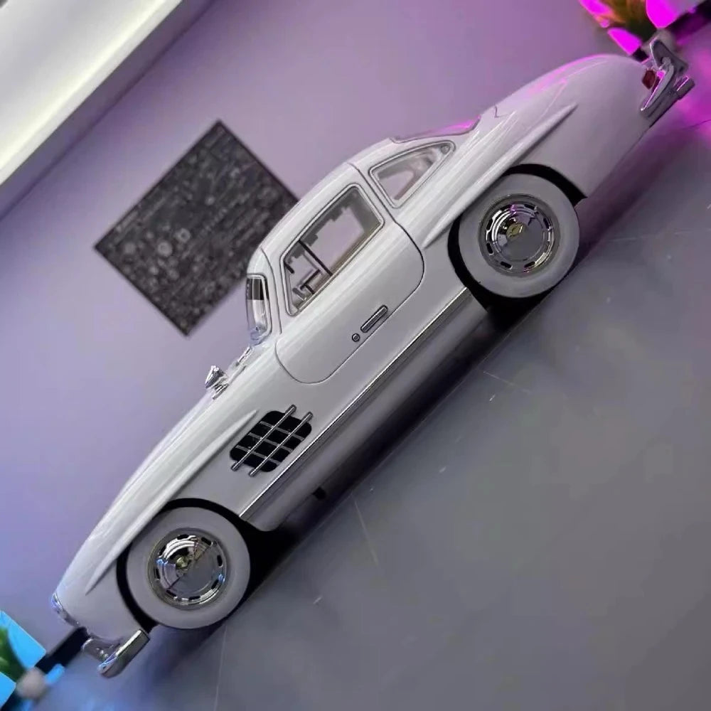 Mercedes-Benz 1954 300SL White 1:24 – Valuvalettu näyttömalli