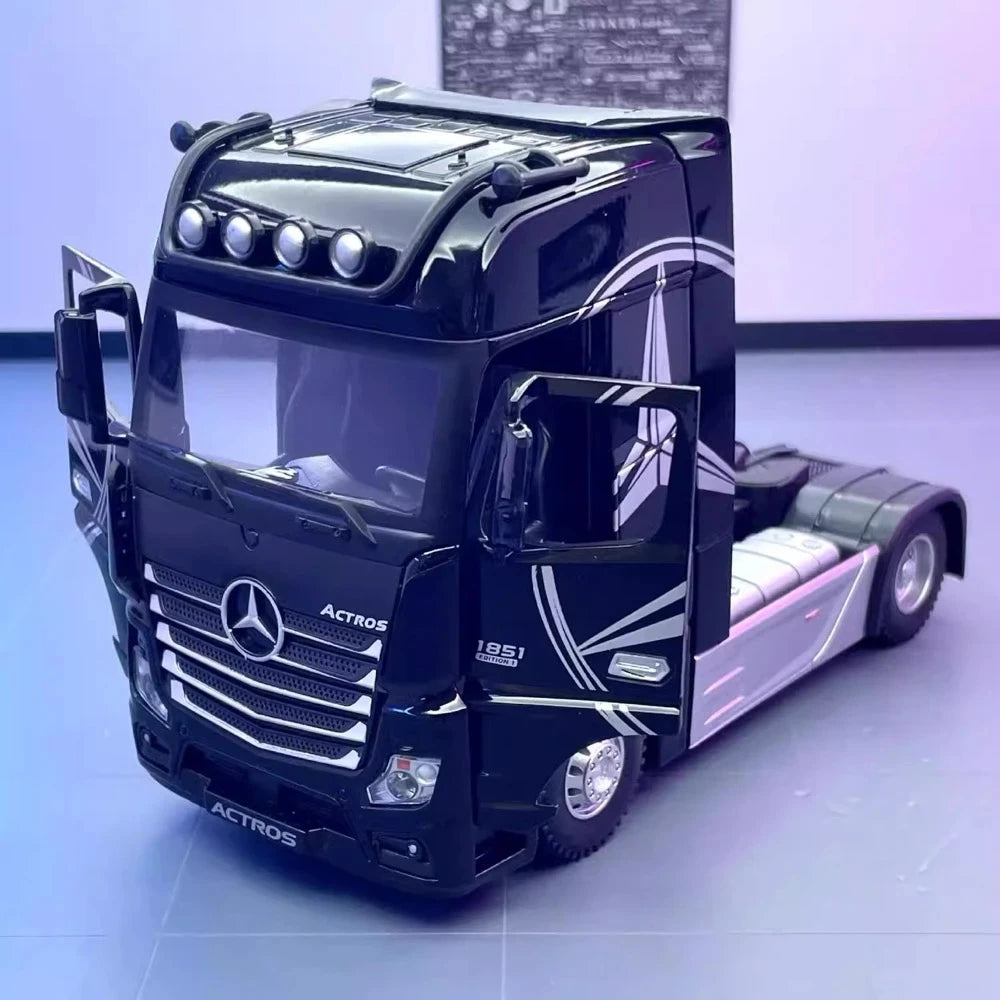 Mercedes-Benz 2012 Actros Black 1:24 – Diecast Display Model Die-Cast