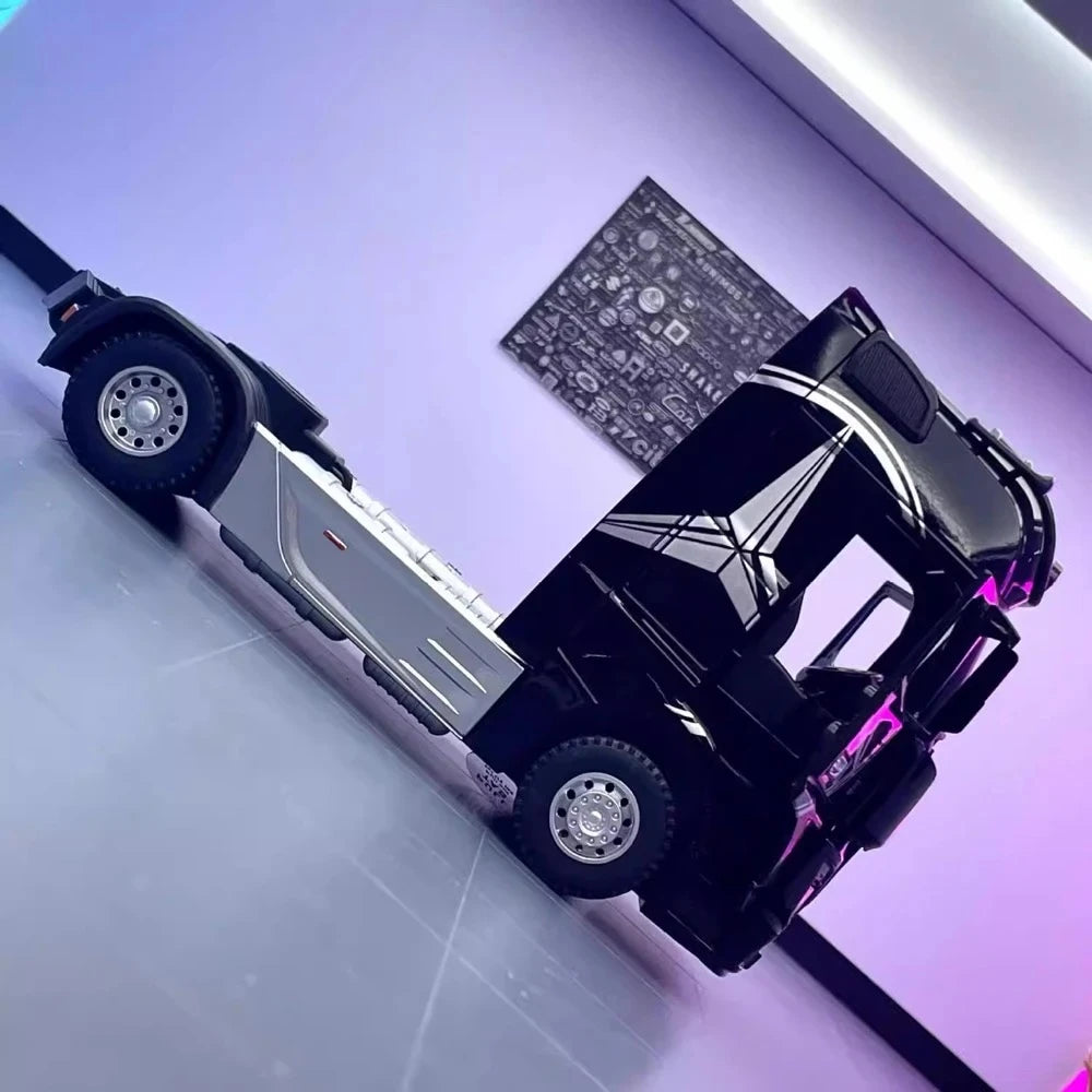 Mercedes-Benz 2012 Actros Black 1:24 – Diecast Display Model Die-Cast
