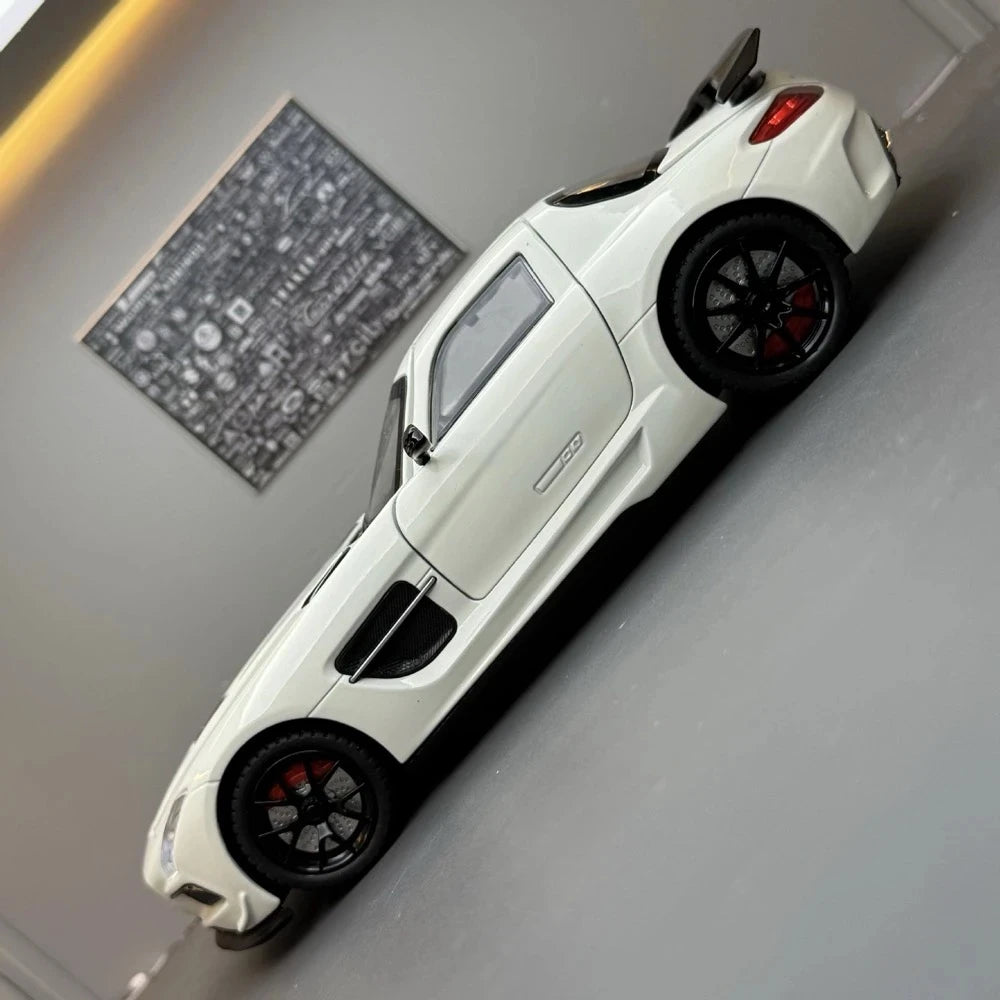 Mercedes-Benz 2013 SLS AMG Black Series White 1:24 – Diecast Display Model Die-Cast