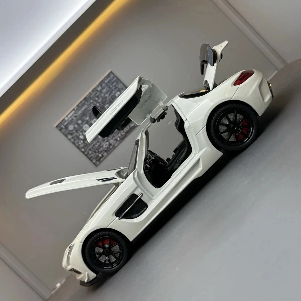Mercedes-Benz 2013 SLS AMG Black Series White 1:24 – Diecast Display Model Die-Cast