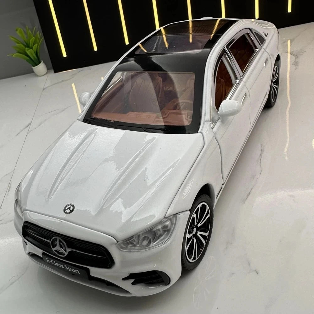 Mercedes-Benz 2017 E400 C238 White 1:24 – Diecast Display Model Die-Cast