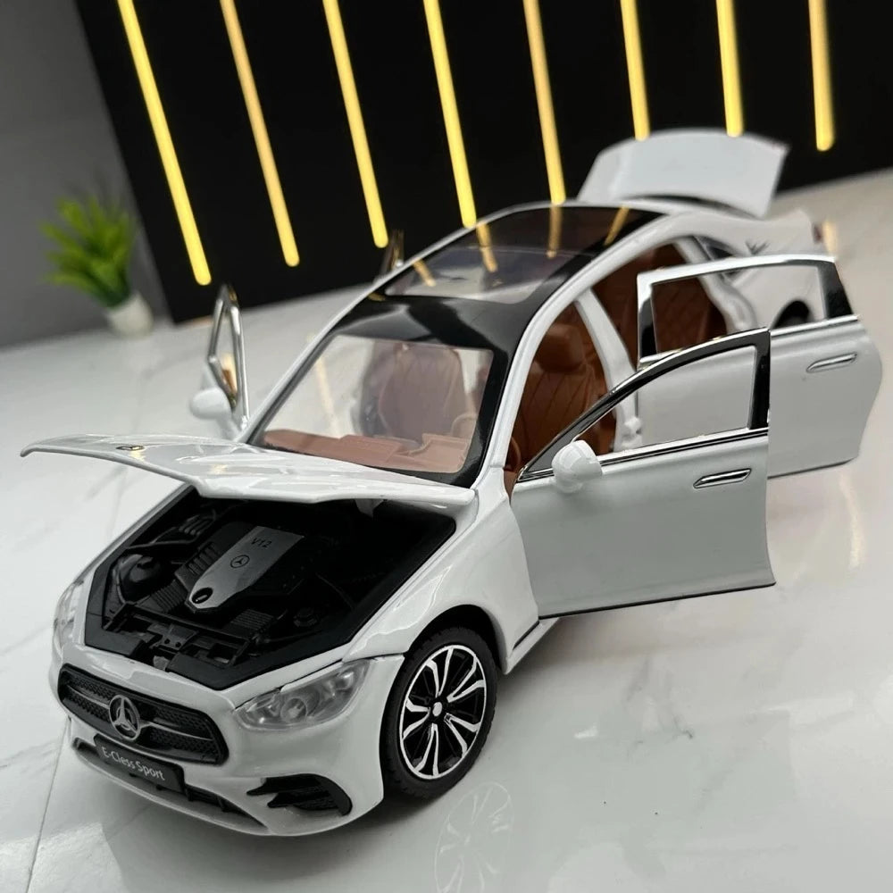 Mercedes-Benz 2017 E400 C238 White 1:24 – Diecast Display Model Die-Cast