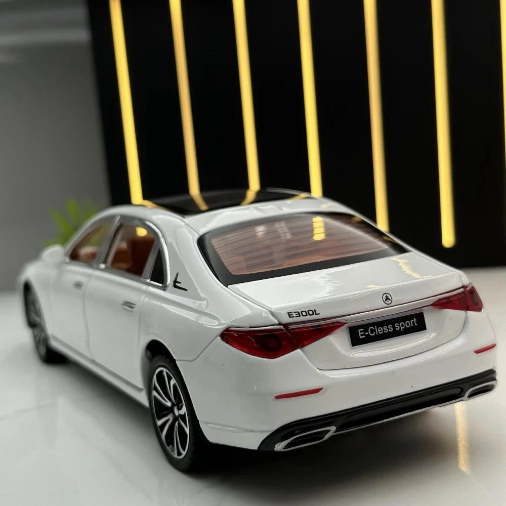 Mercedes-Benz 2017 E400 C238 White 1:24 – Diecast Display Model Die-Cast