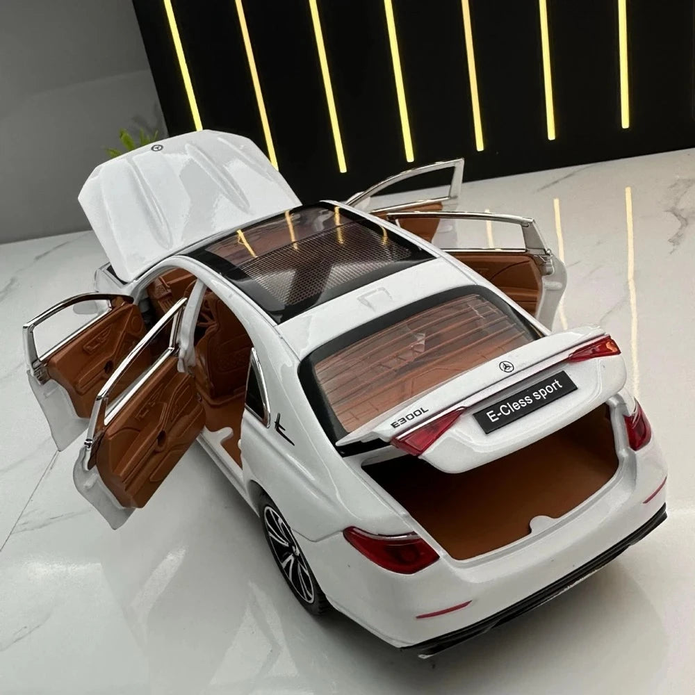 Mercedes-Benz 2017 E400 C238 White 1:24 – Diecast Display Model Die-Cast