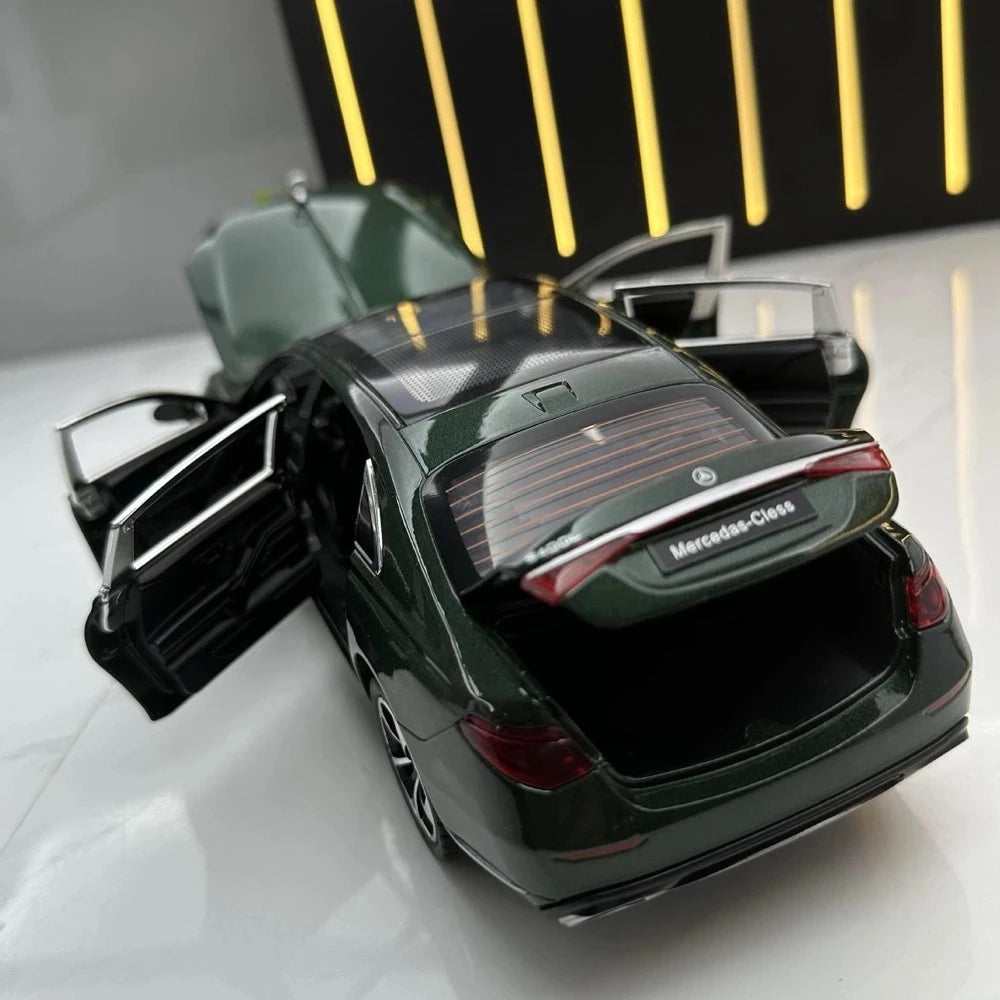 Mercedes-Benz 2020 S400L Green 1:24 – Diecast Display Model Die-Cast