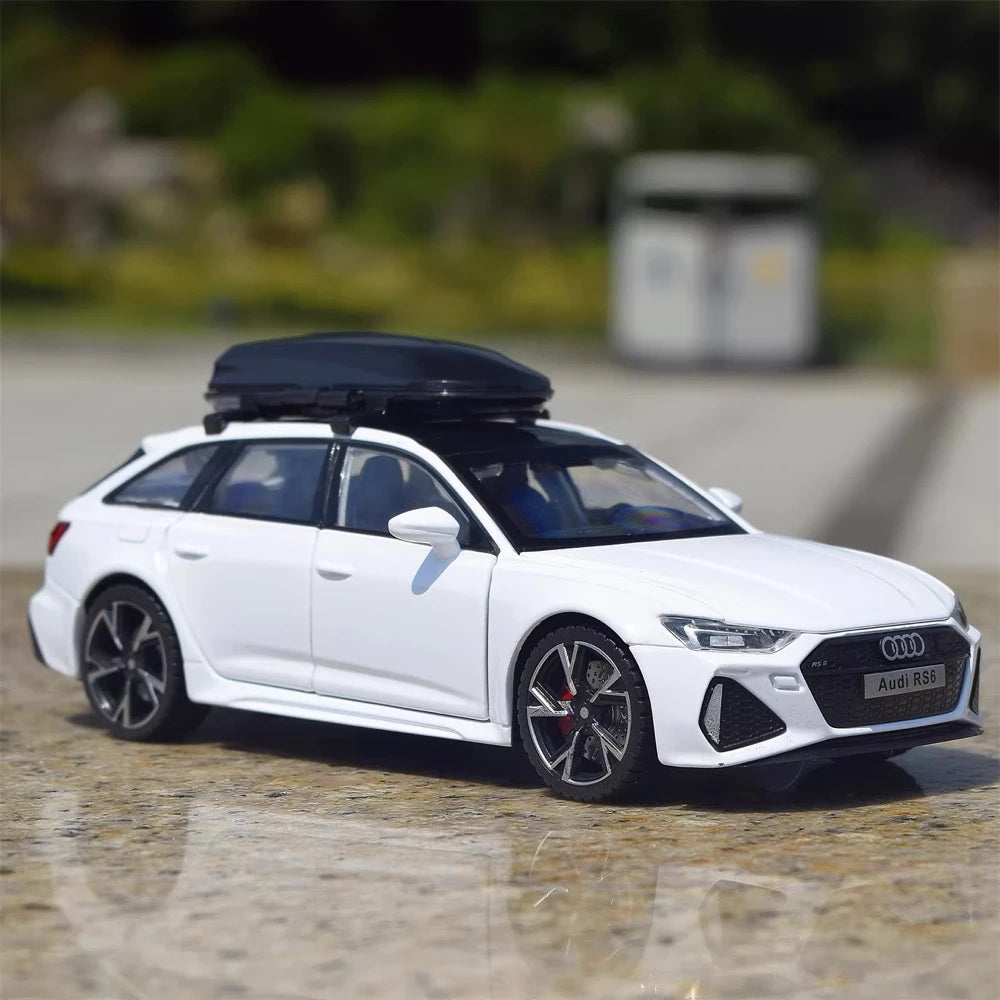 Audi 2019 RS6 White 1:32 – model wyświetlacza odlewany z odlewu
