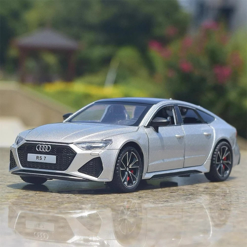 Audi 2024 RS7 فضي 1:32 – نموذج عرض معدني مصبوب