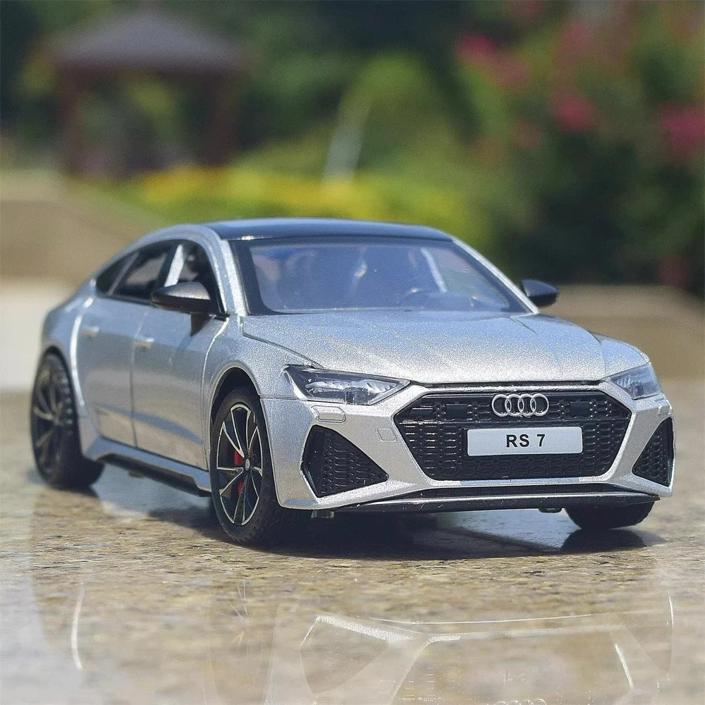 Audi 2024 RS7 فضي 1:32 – نموذج عرض معدني مصبوب