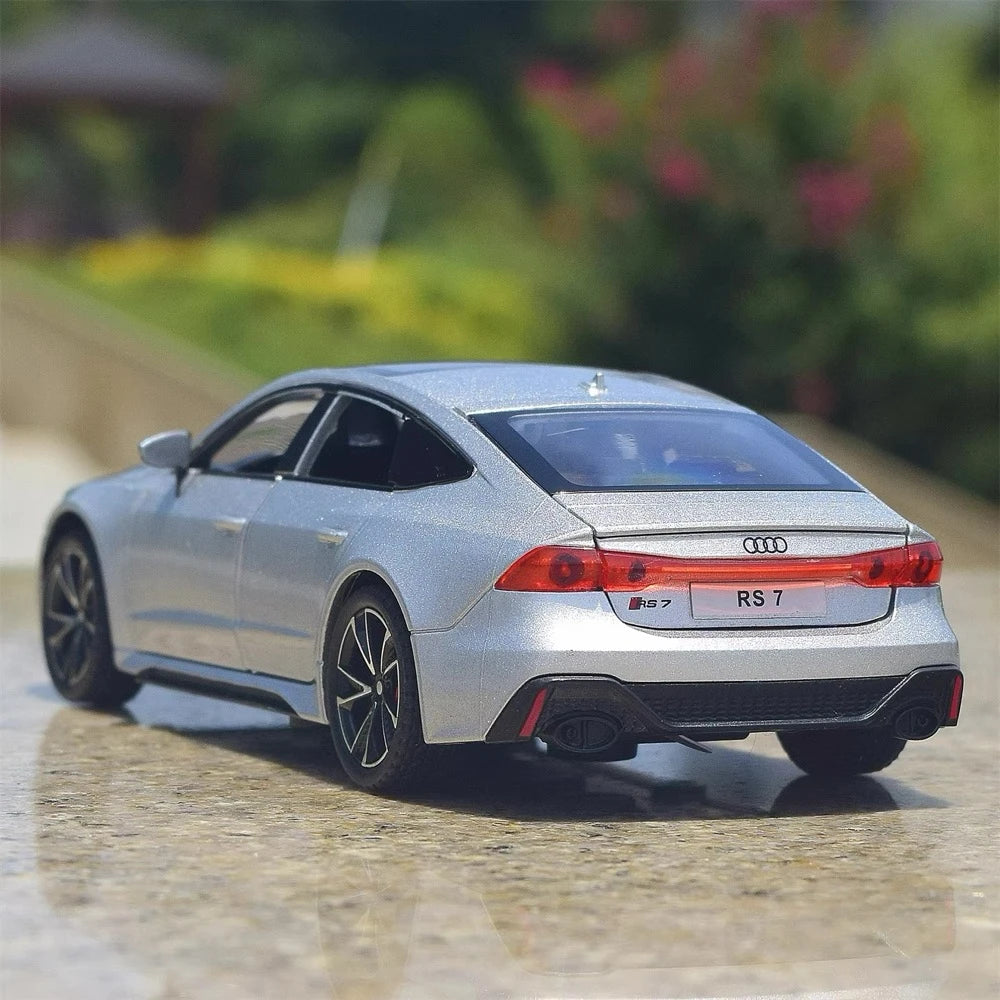 Audi 2024 RS7 فضي 1:32 – نموذج عرض معدني مصبوب