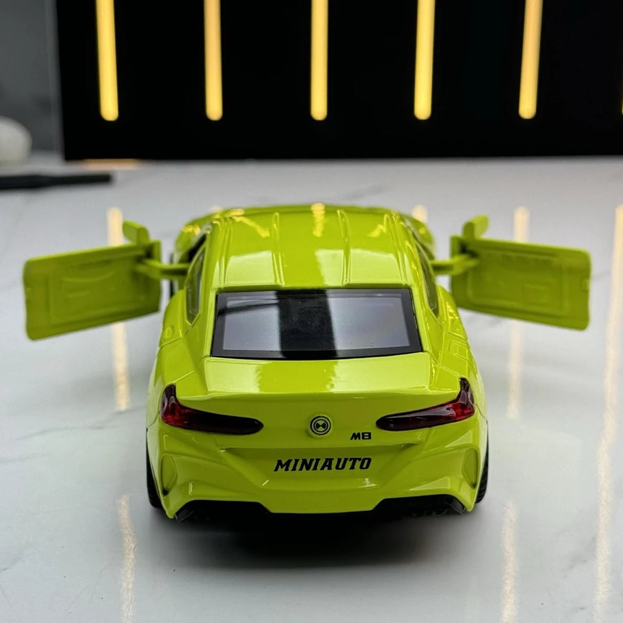 BMW 2017 G15 M8 Green 1:32 – Diecast Display Model Die-Cast