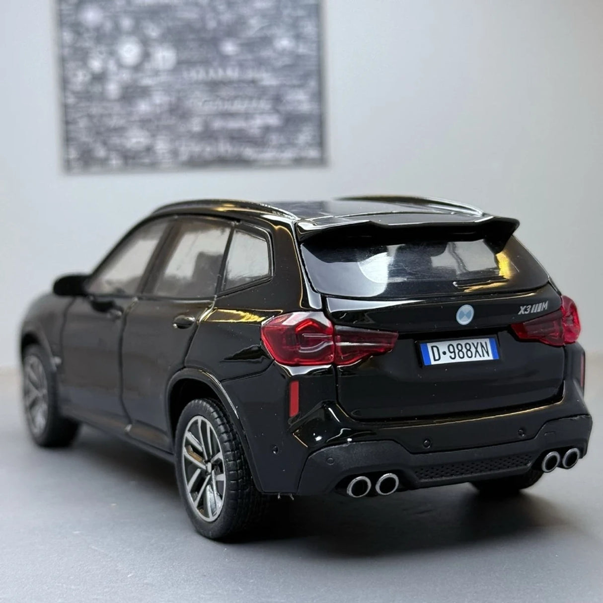 BMW 2022 F97 X3M czarny 1:32 – odlewany model ekspozycyjny