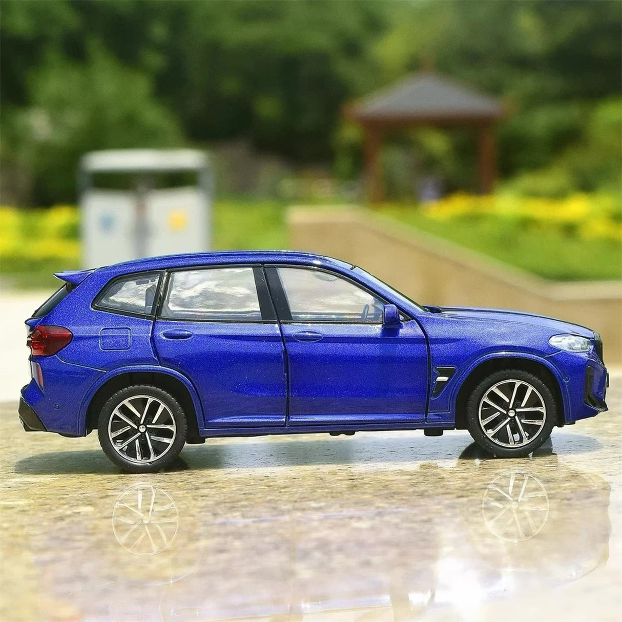 BMW 2022 F97 X3M Blue 1:32 – Model wyświetlacza odlewany z odlewu