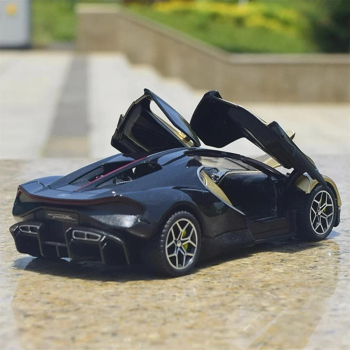 Bugatti 2024 Tourbillon Gold 1:32 – Diecast Display Model Die-Cast
