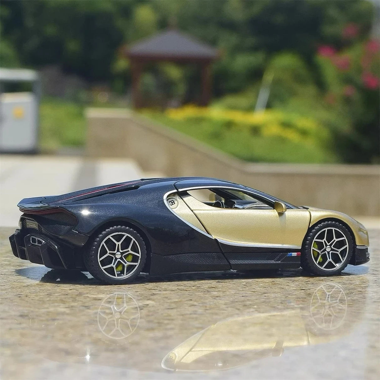 Bugatti 2024 Tourbillon Gold 1:32 – Diecast Display Model Die-Cast