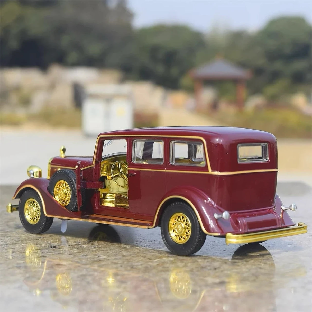 Cadillac 1933 Fleetwood V16 Tudor 8C Wine 1:32 – Diecast Display Model Die-Cast