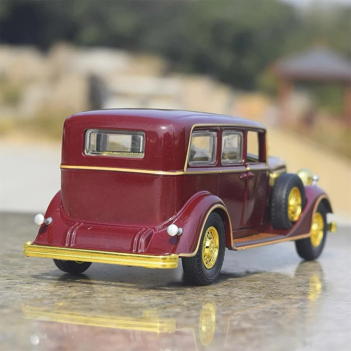 Cadillac 1933 Fleetwood V16 Tudor 8C Wine 1:32 – Diecast Display Model Die-Cast