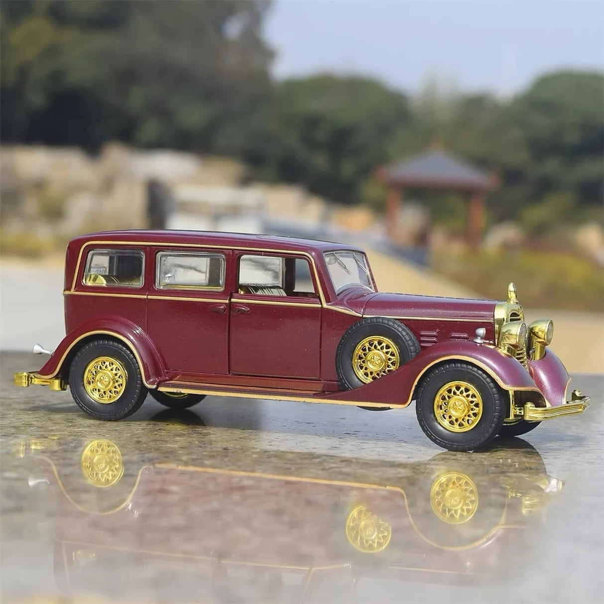 Cadillac 1933 Fleetwood V16 Tudor 8C Wine 1:32 – Diecast Display Model Die-Cast