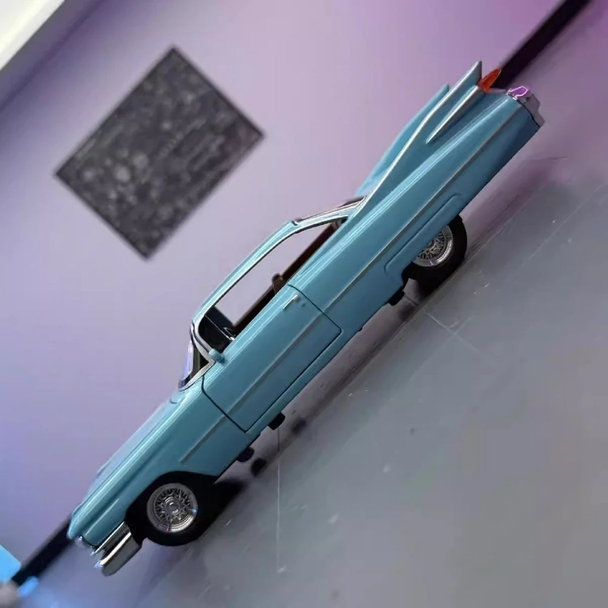 Cadillac 1959 Seria 62 Eldorado Biarritz Blue 1:32 – model wyświetlacza odlewany