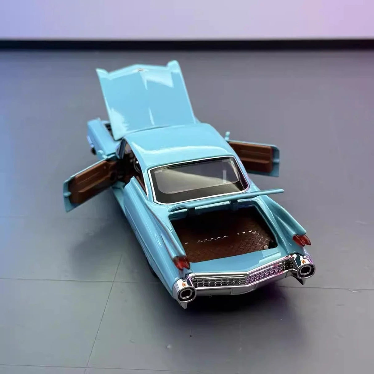 Cadillac 1959 Seria 62 Eldorado Biarritz Blue 1:32 – model wyświetlacza odlewany
