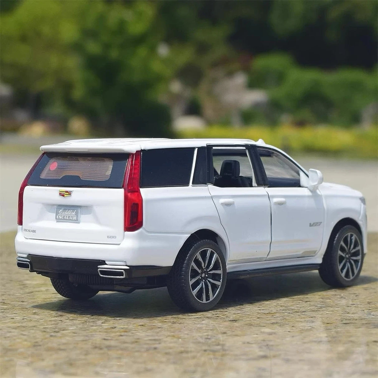 Cadillac 2021 Escalade White 1:32 – Diecast Display Model Die-Cast