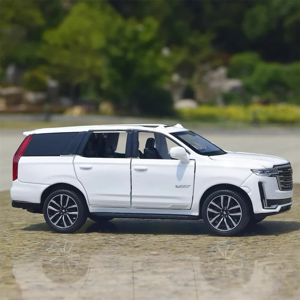 Cadillac 2021 Escalade White 1:32 – Diecast Display Model Die-Cast