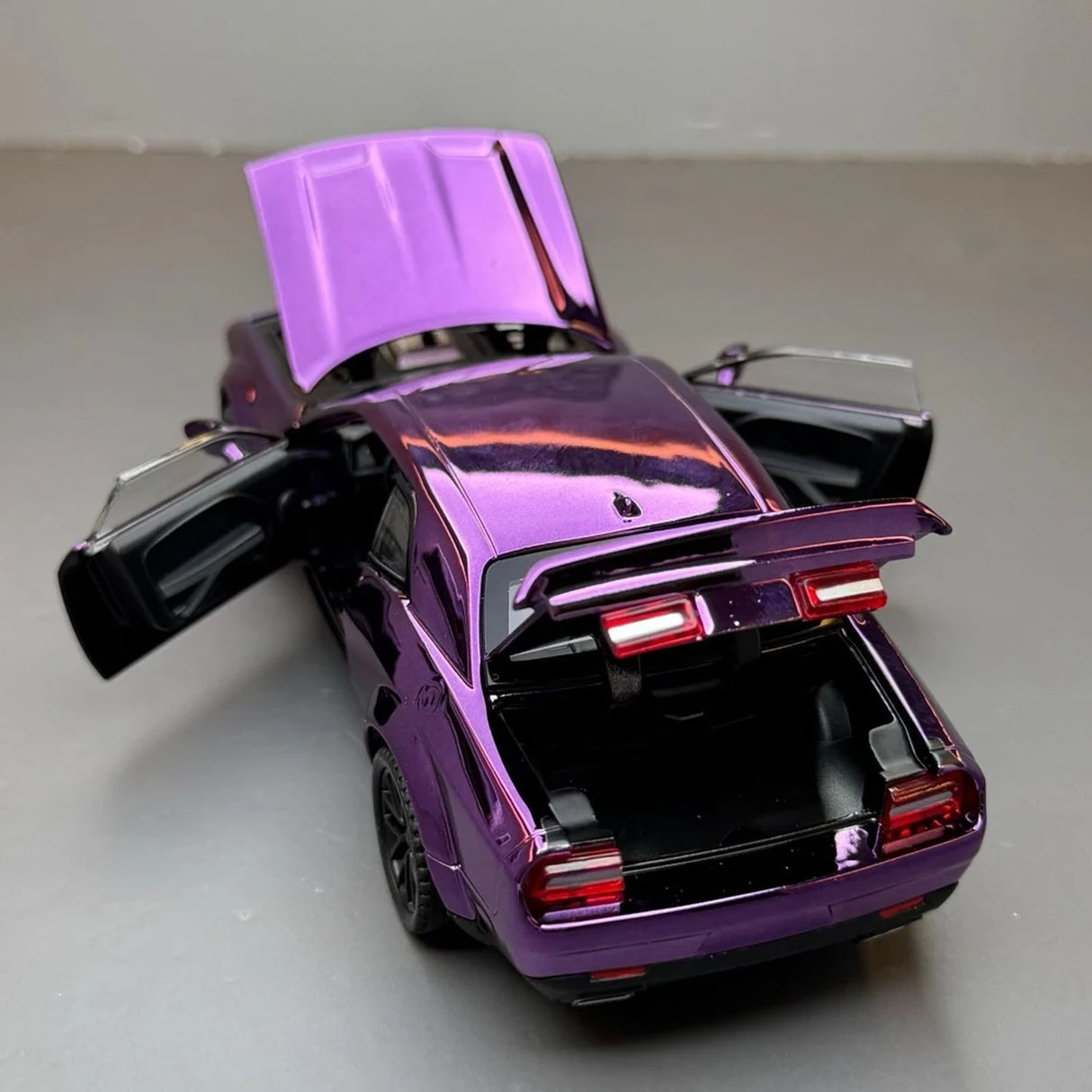 Dodge 2021 SRT Hellcat Metallic Purple 1:32 – Diecast Display Model Die-Cast
