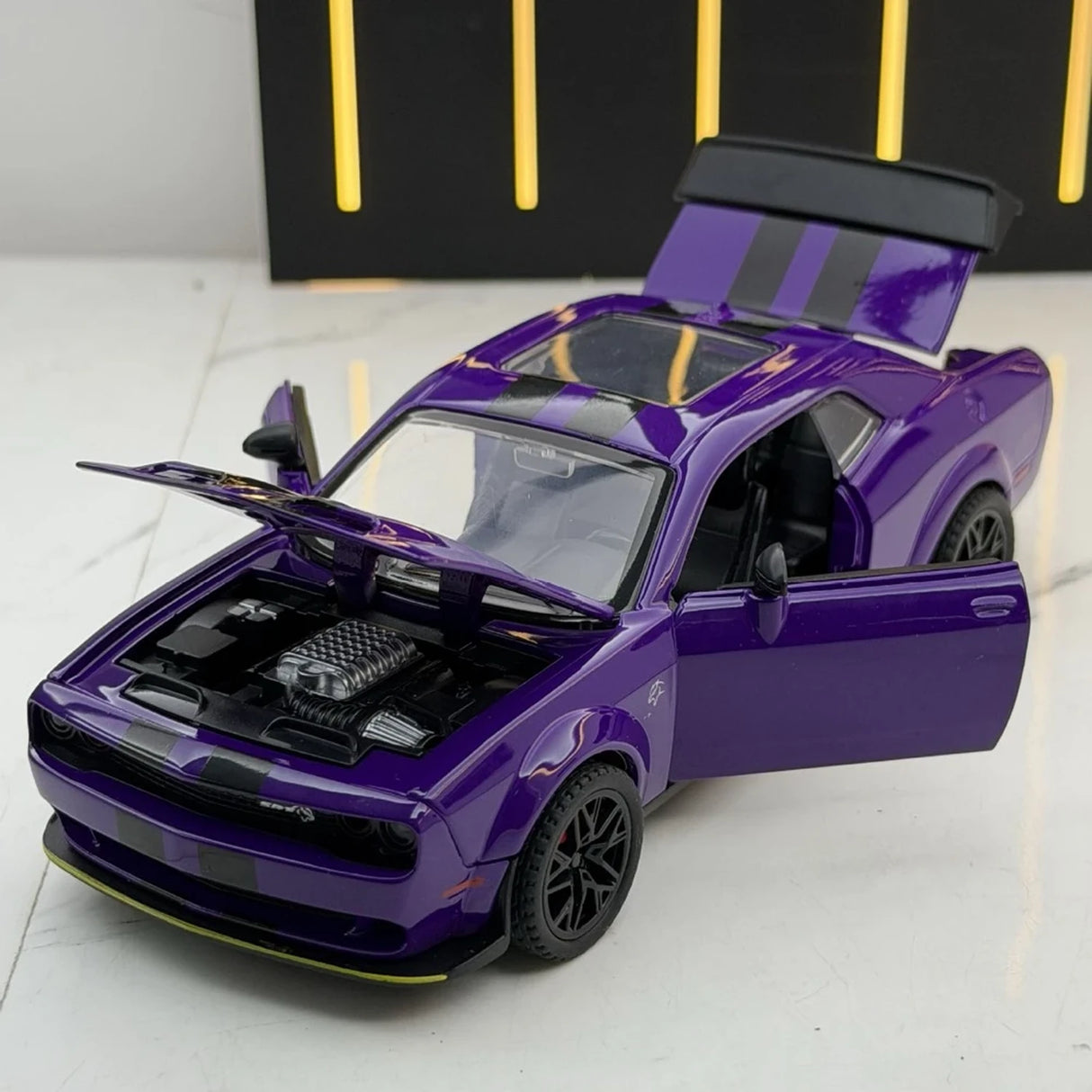 Dodge 2021 SRT Hellcat Purple 1:32 – Diecast Display Model Die-Cast