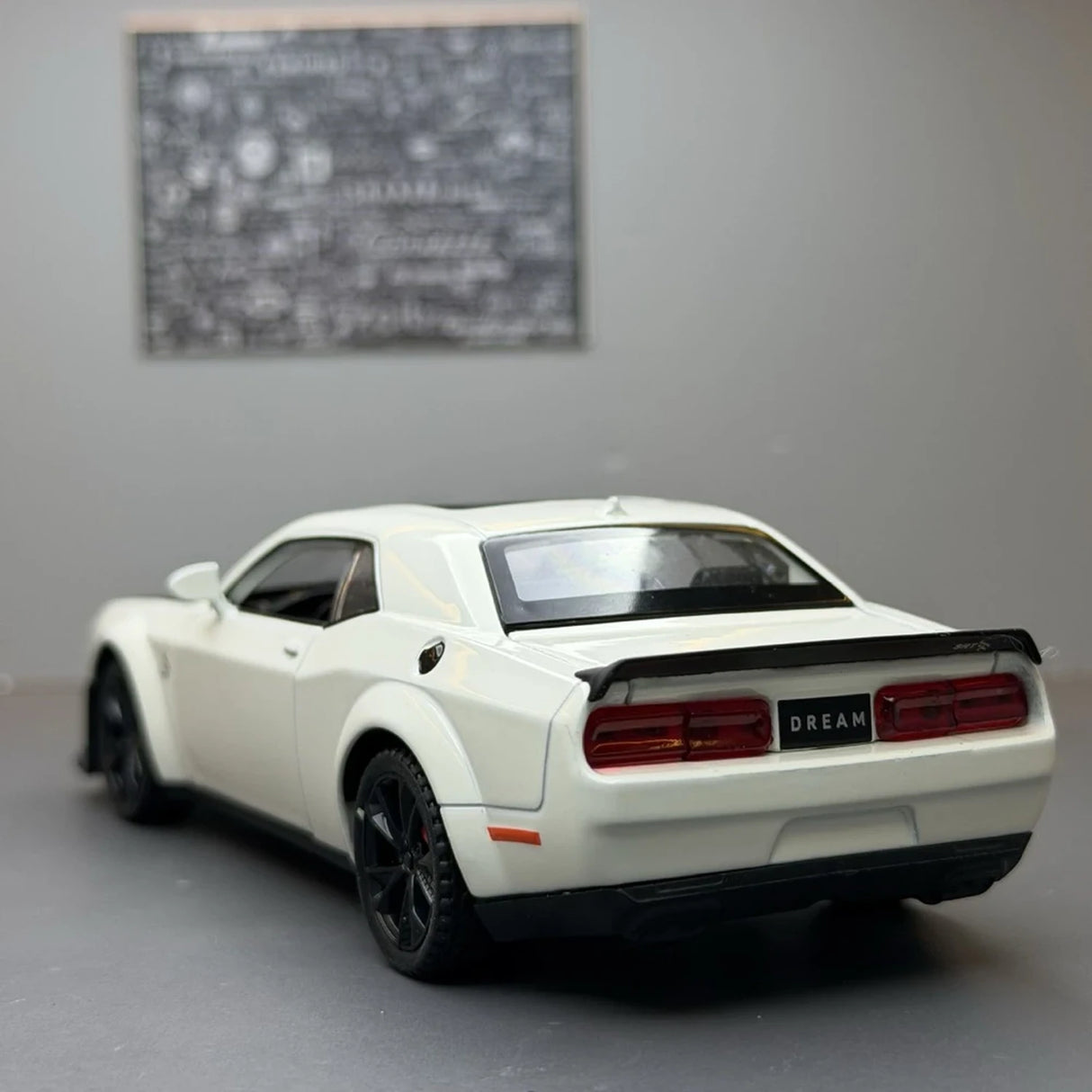 Dodge 2021 SRT Hellcat White 1:32 – Diecast Display Model Die-Cast