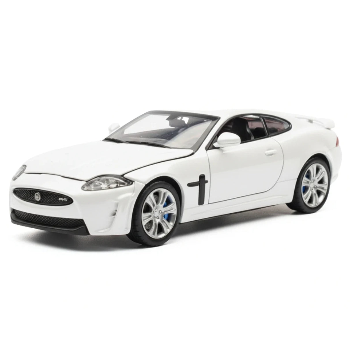 Jaguar 2010 XKR White 1:32 – Valuvalettu näyttömalli