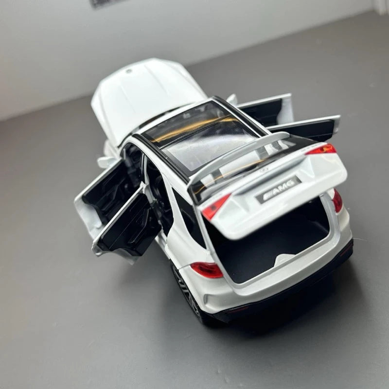 Mercedes-AMG 2020 GLE 63S White 1:32 – Diecast Display Model Die-Cast