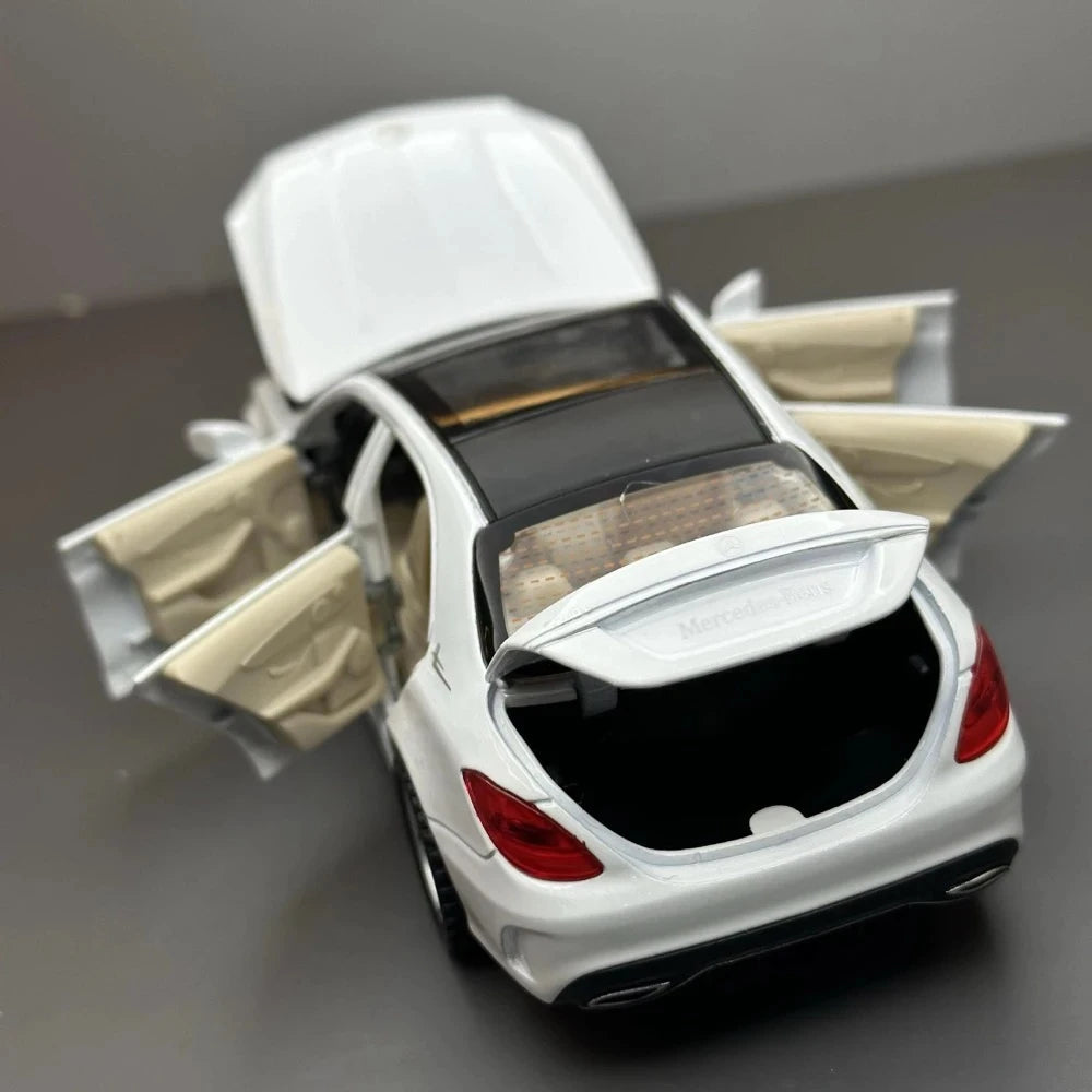 Mercedes-Benz 2014 C260 White 1:32 – Diecast Display Model Die-Cast
