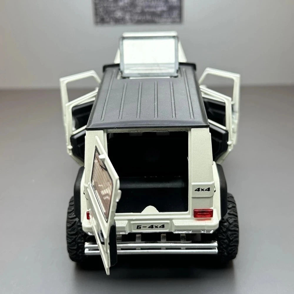 Mercedes-Benz 2015 G500 4×4 Off-Road White 1:32 – Diecast Display Model Die-Cast