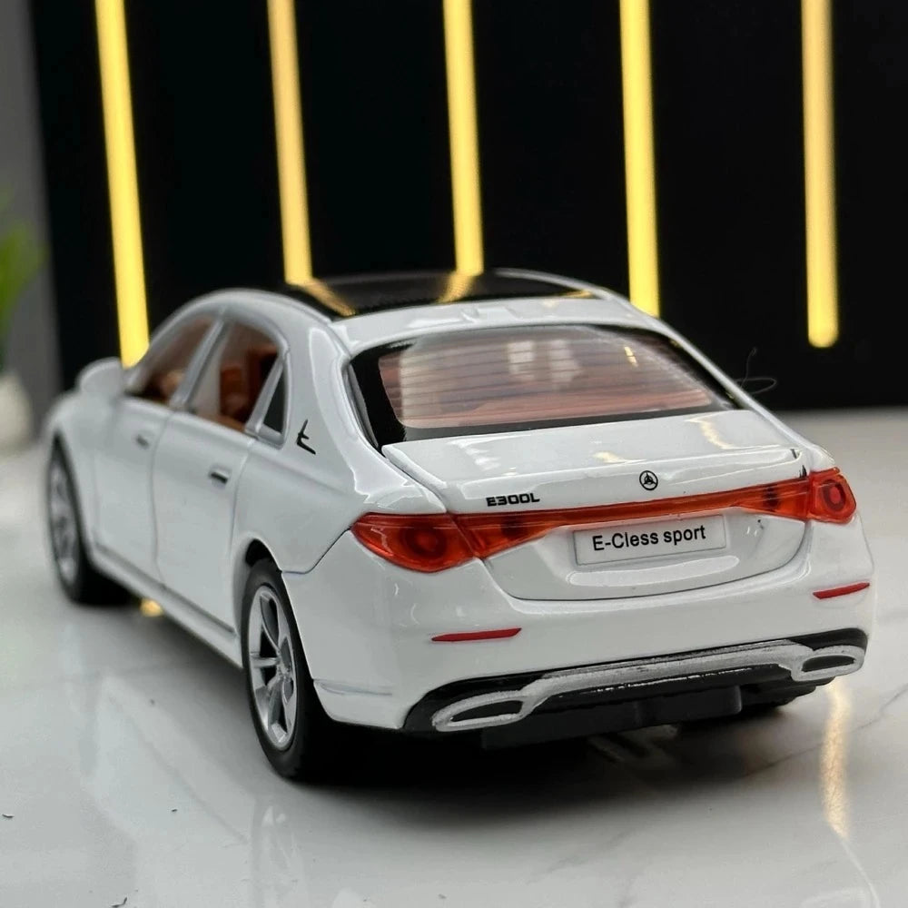 Mercedes-Benz 2017 E400 White 1:32 – Diecast Display Model Die-Cast