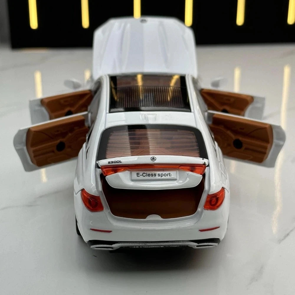 Mercedes-Benz 2017 E400 White 1:32 – Diecast Display Model Die-Cast